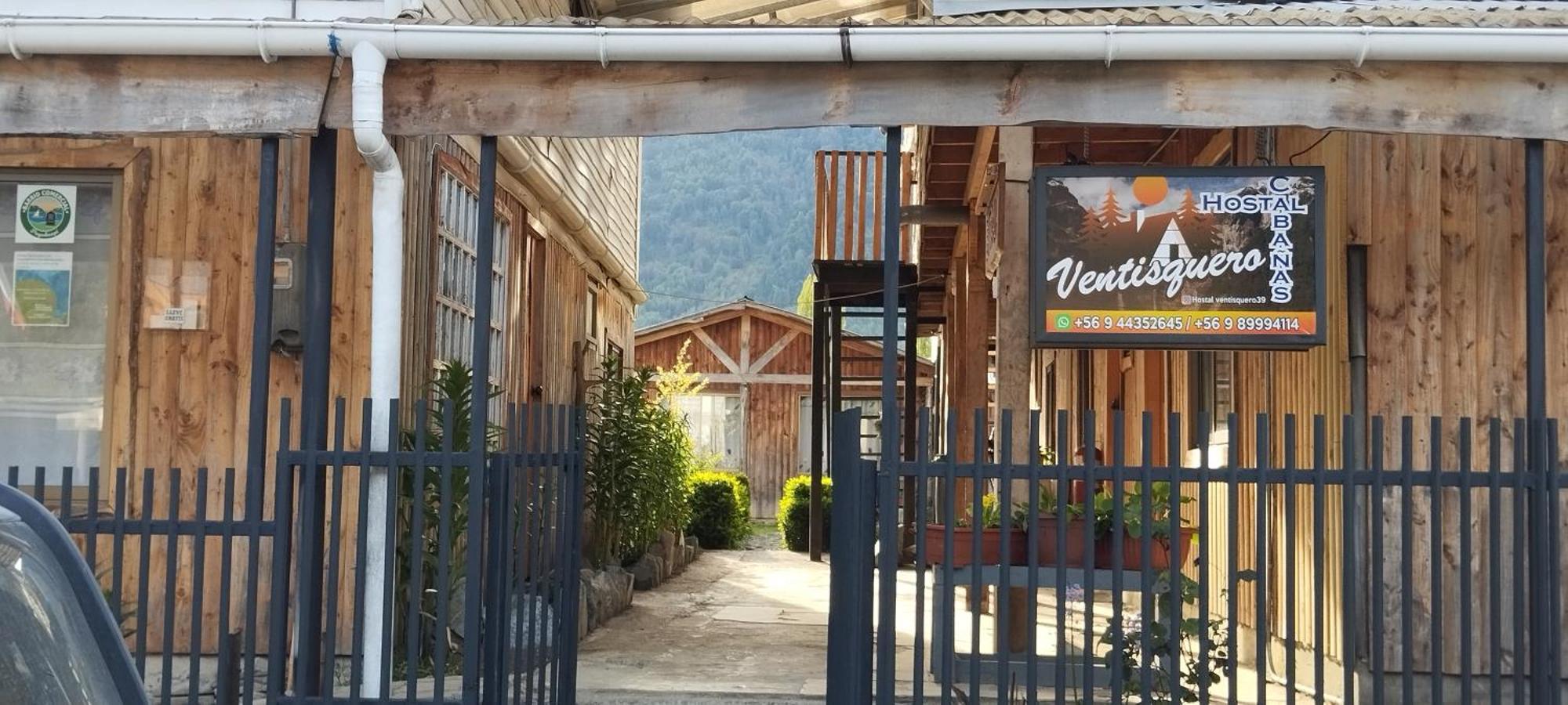 Hostal Y Cabanas Ventisquero Puerto Puyuguapi Εξωτερικό φωτογραφία